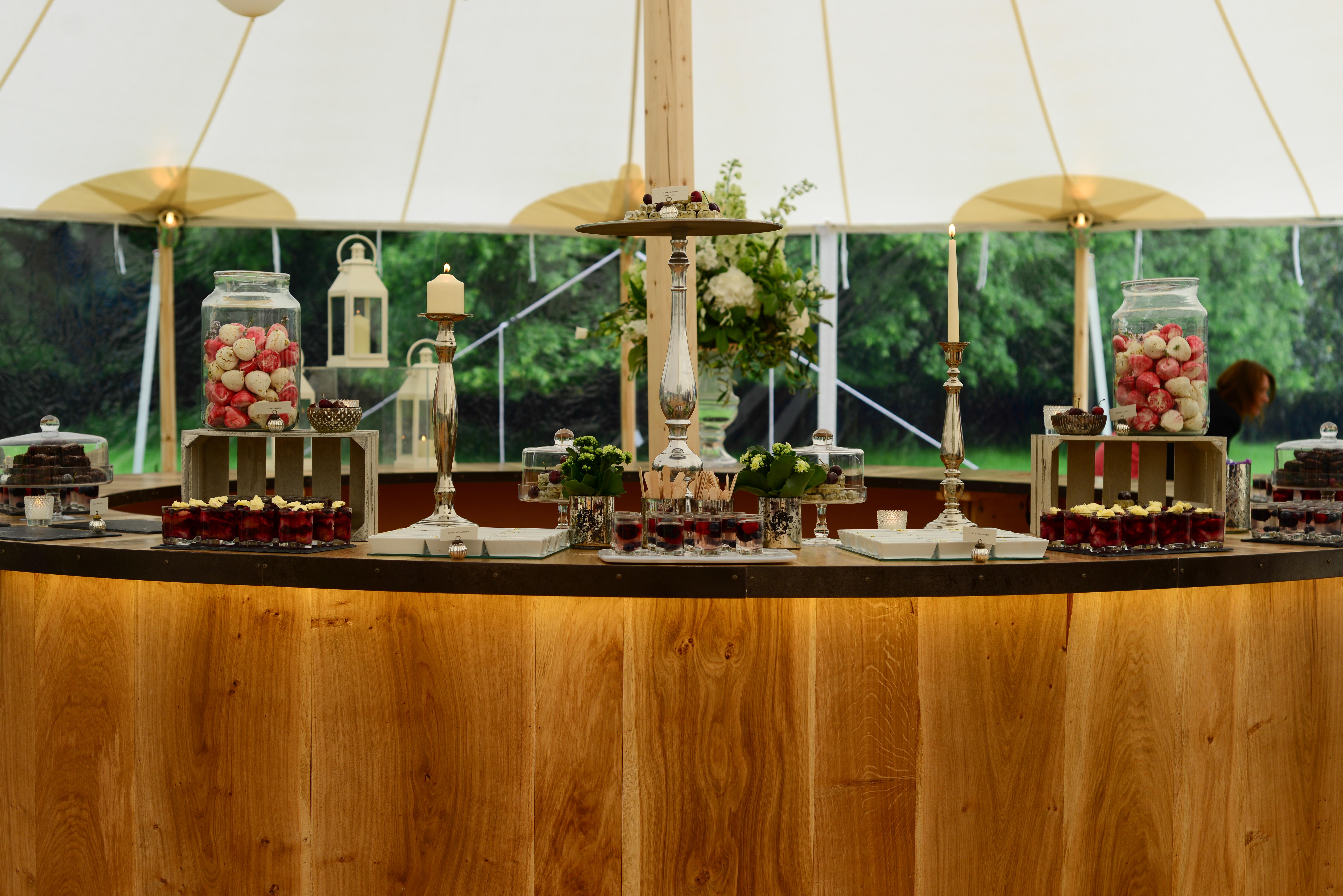Our amazing new round bar LCPhotography Wedding hour Live-49