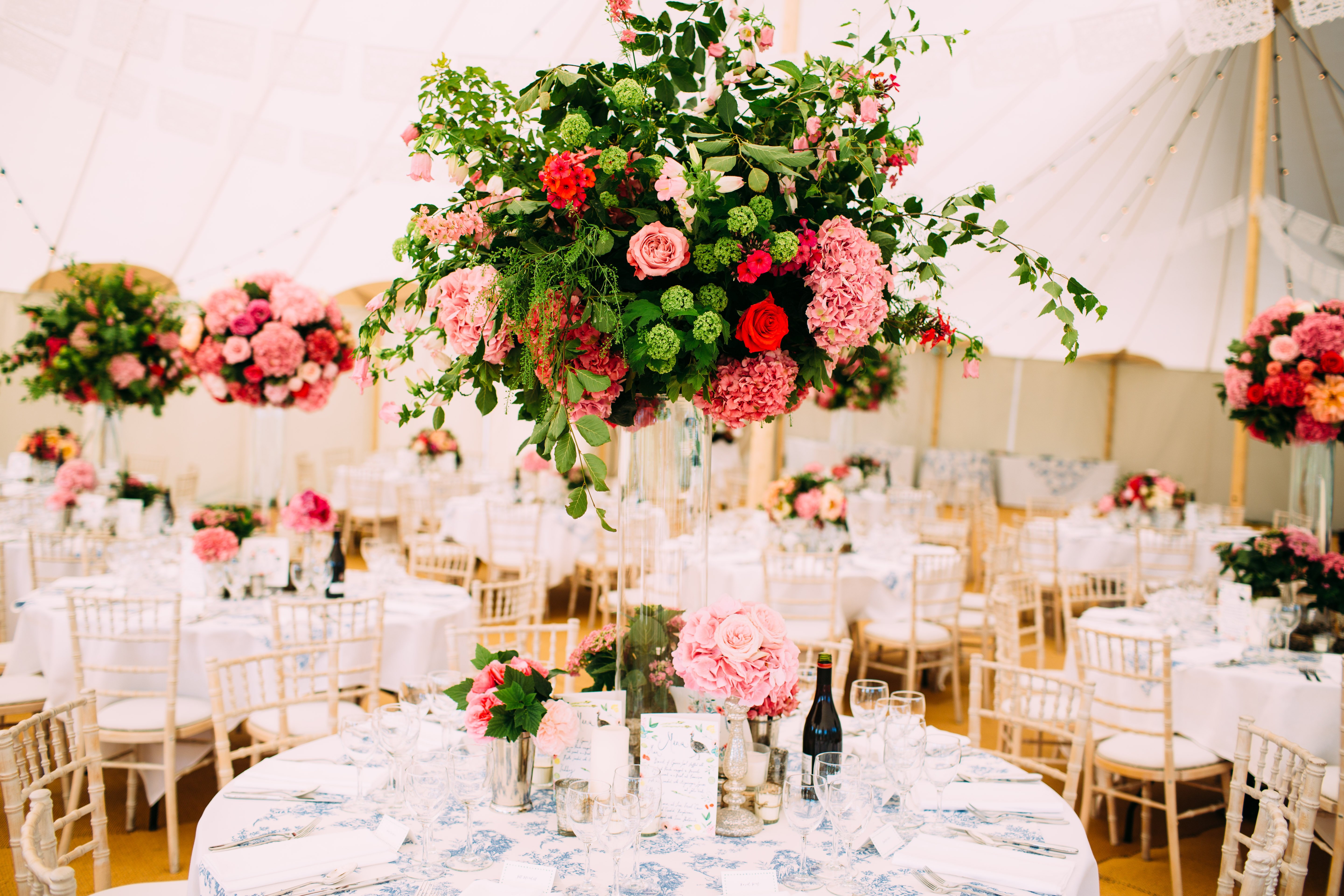 Beautiful & bright florals by Rose & Spade (formally Hart Company) for PapaKåta Sperry Tent couple Chloe & Charlie. Image by Helen Abraham Photography