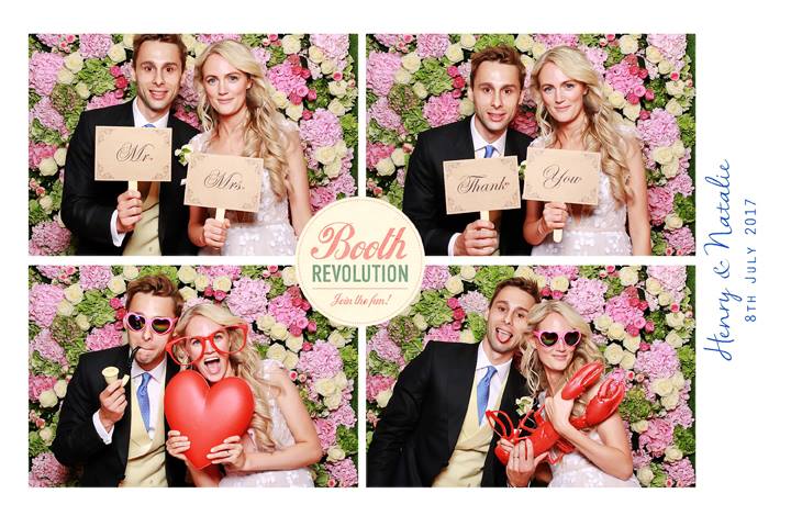 PapaKåta couple Natalie & Henry celebrating in a beautiful Booth Revolution Booth PapaKåta couple Natalie & Henry celebrating in a beautiful Booth Revolution Booth