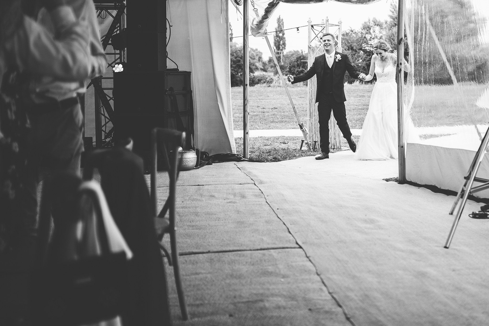 PapaKåta Sperry Wedding in Oxfordshire by Harry Michael Photography- Making an entrance PapaKåta Sperry Wedding in Oxfordshire by Harry Michael Photography- Making an entrance