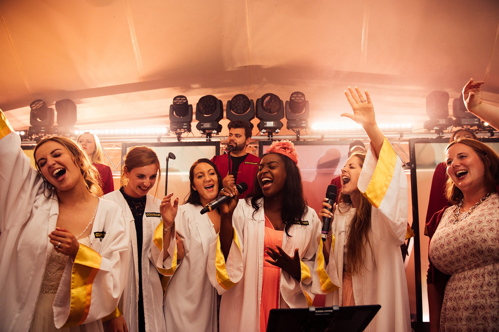 PapaKåta Sperry Wedding in Oxfordshire by Harry Michael Photography- Entertainment by Gospeloke and wedding guests PapaKåta Sperry Wedding in Oxfordshire by Harry Michael Photography- Entertainment by Gospeloke and wedding guests