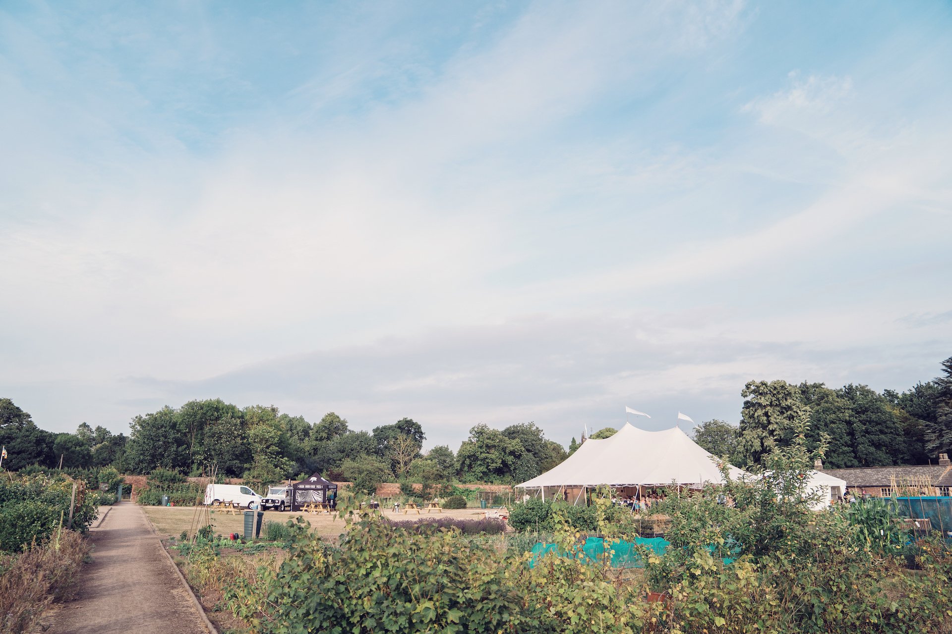 PapaKåta couple Louise & Alex's Sperry Wedding at Elford Hall Garden, Staffordshire captured by Jessica Raphael Photography- Sperry Tent Garden Wedding