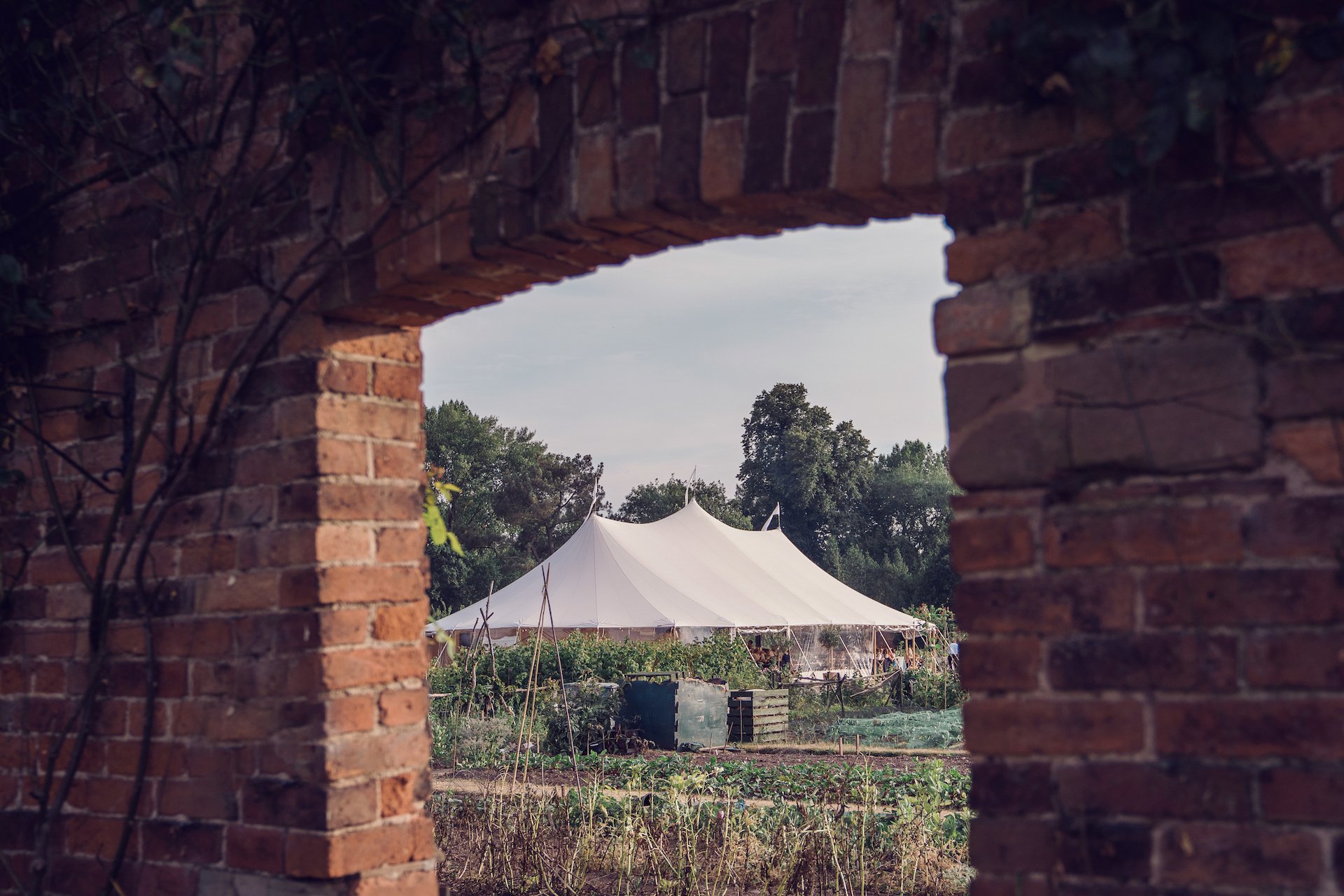 PapaKåta couple Louise & Alex's Sperry Wedding at Elford Hall Garden, Staffordshire captured by Jessica Raphael Photography- Sperry Tent Walled Garden Wedding