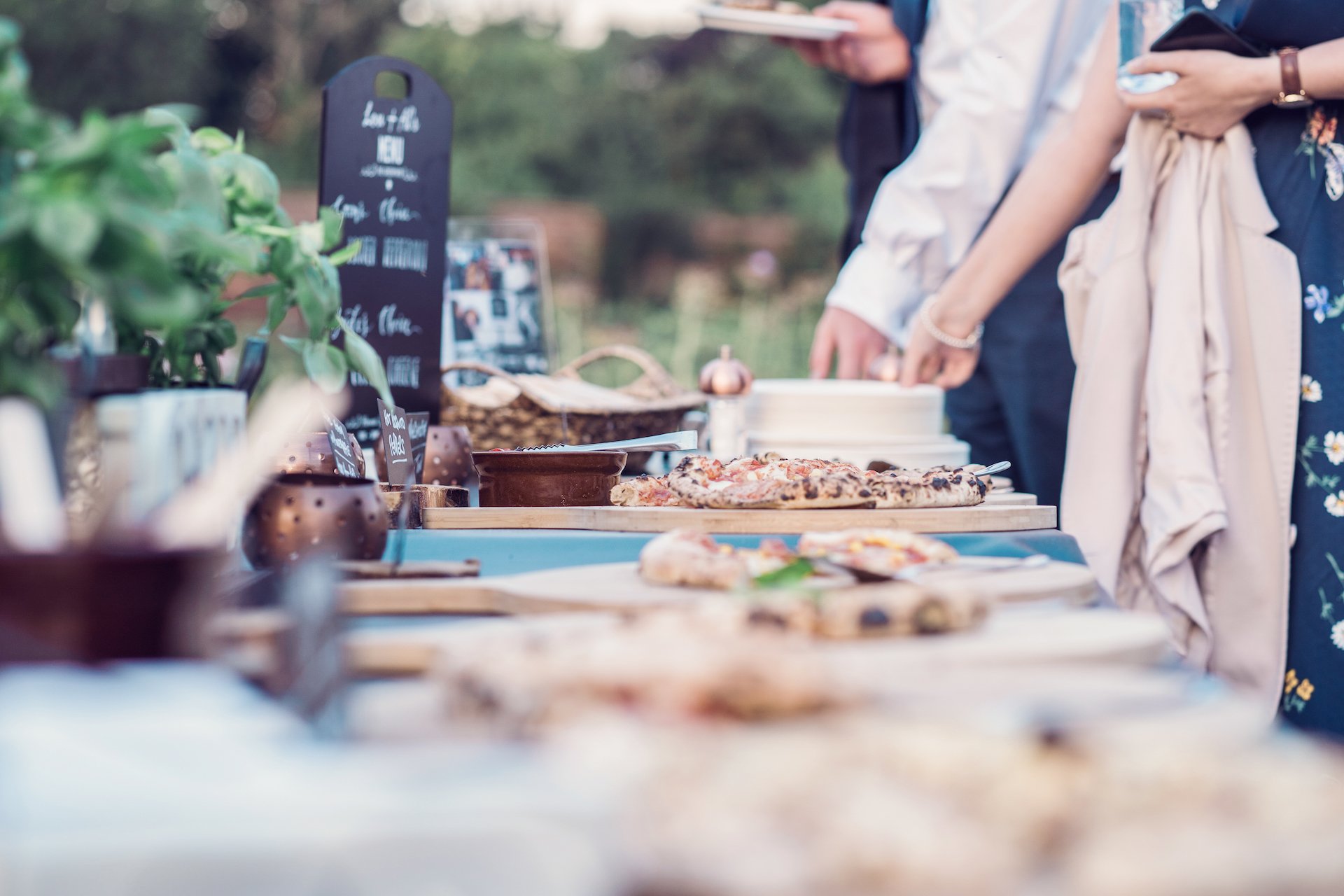 PapaKåta couple Louise & Alex's Sperry Wedding at Elford Hall Garden, Staffordshire captured by Jessica Raphael Photography- Rustic Crust Pizza station evening food