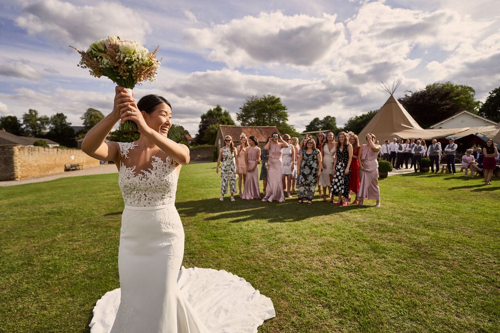 PapaKåta couple Lucy & Chris' Teepee Wedding in Terrington North Yorkshire captured by Chris Morse Photography- Throwing the bouquet 