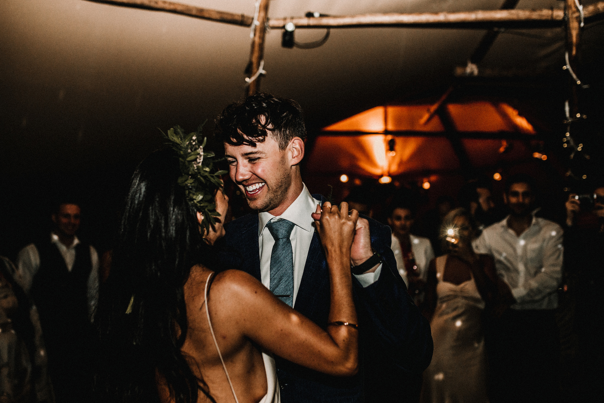 PapaKåta couple Hayley & Luke's Teepee Wedding in Ascott-Under-Wychwood, Oxon captured by Carla Blain Photography- The first dance 