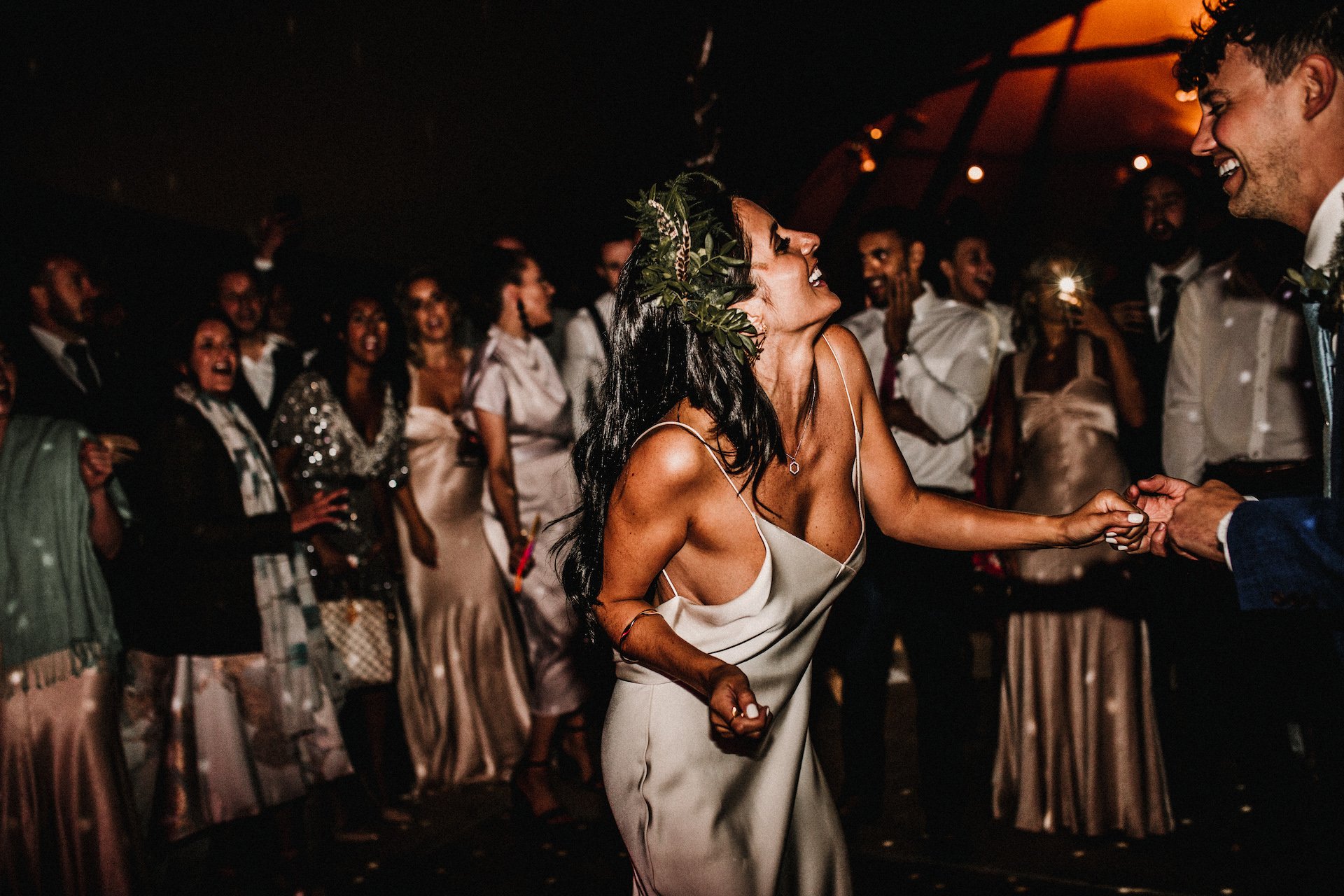 PapaKåta couple Hayley & Luke's Teepee Wedding in Ascott-Under-Wychwood, Oxon captured by Carla Blain Photography- The first dance 
