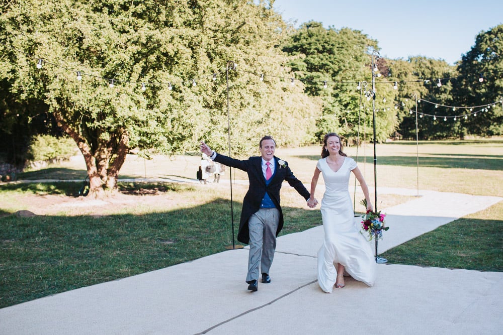 Emma & James' PapaKåta Sperry Tent wedding in Staveley, North Yorkshire captured by Fox Tail Photography: Making an entrance 