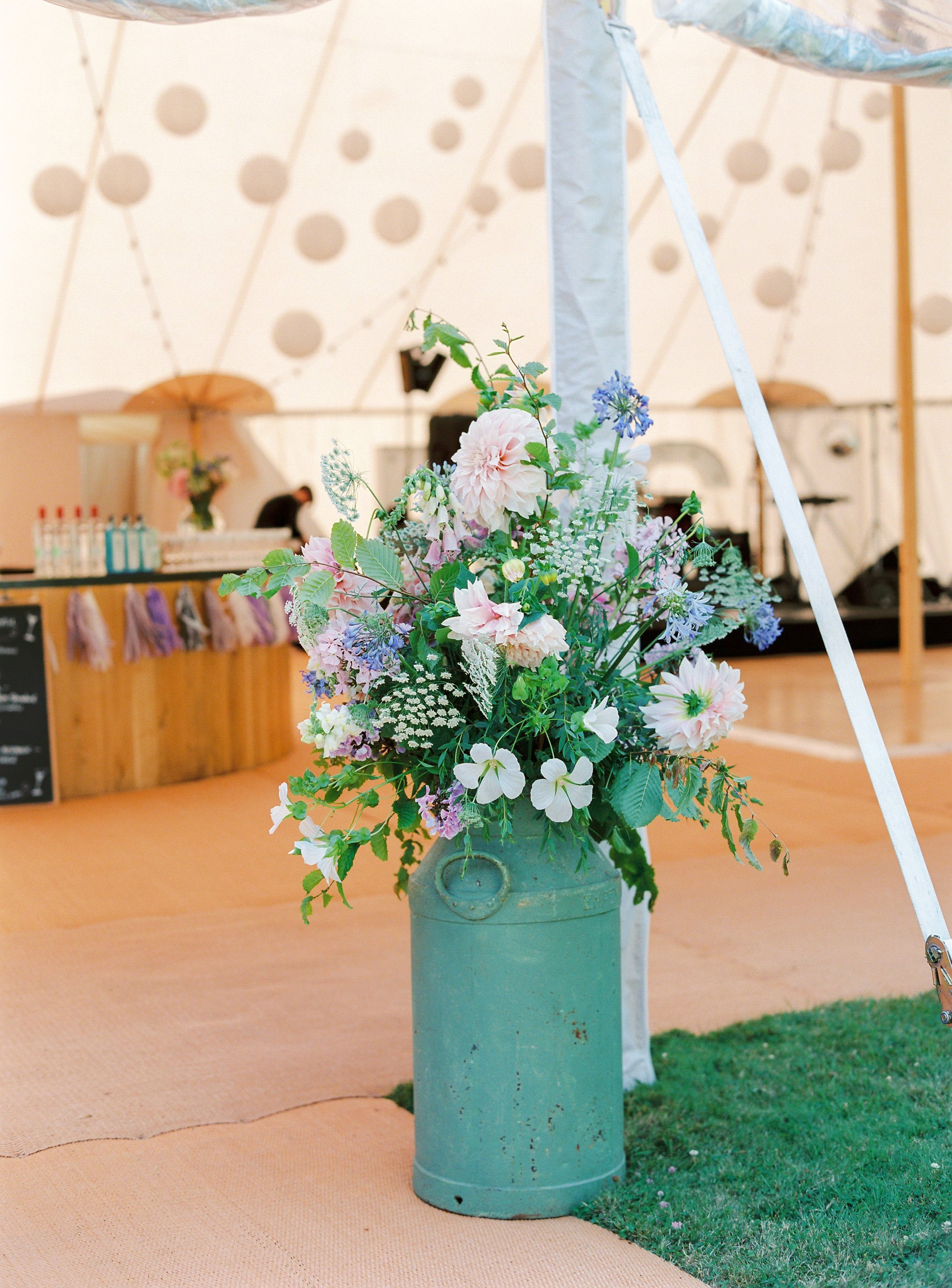 Georgie & Ben's PapaKåta Sperry Tent wedding at Newington House captured by Lucy Davenport: Flowers by Green & Gorgeous Flowers 
