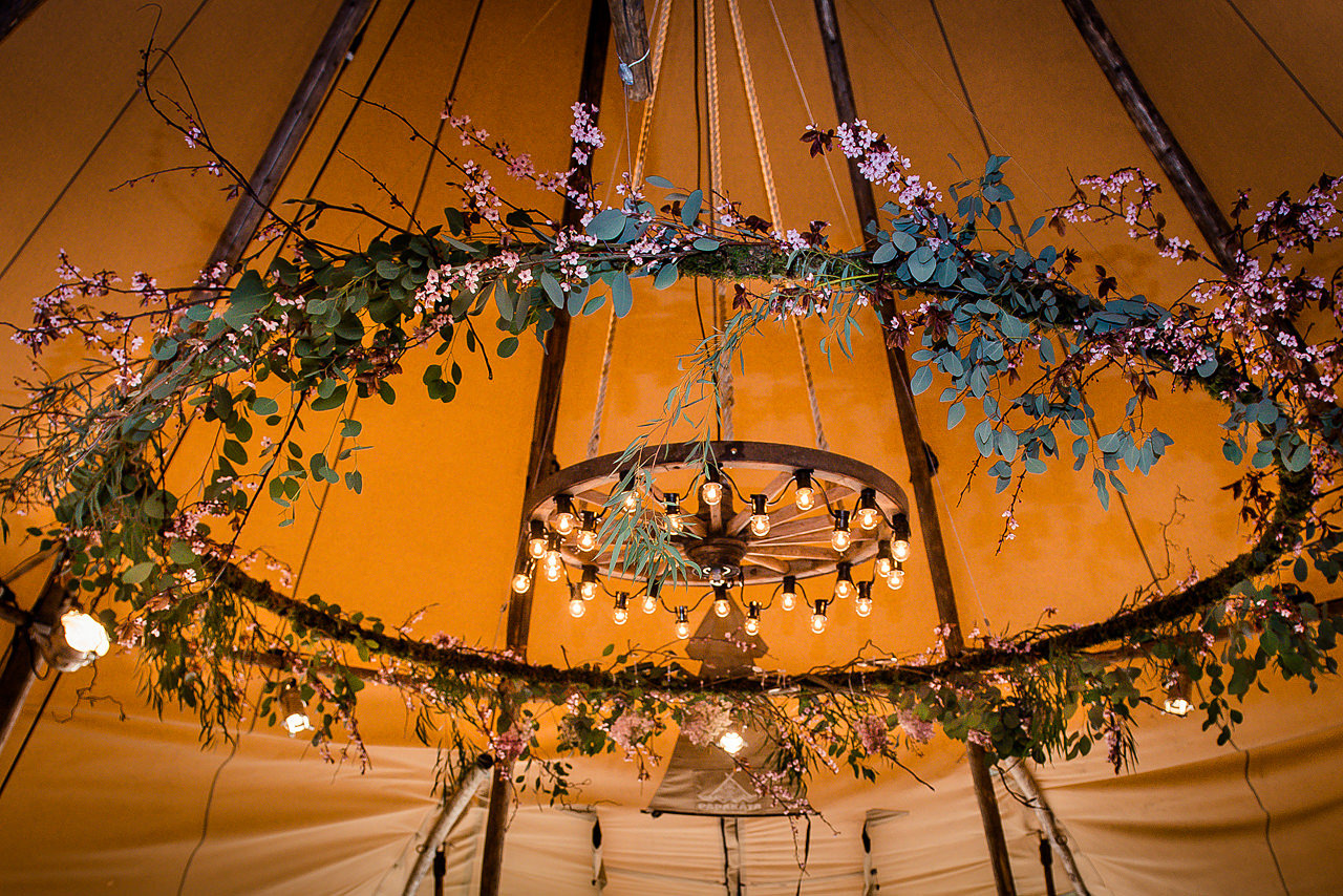 PapaKata Teepee 3m Floral Hoop with Wooden Cartwheel