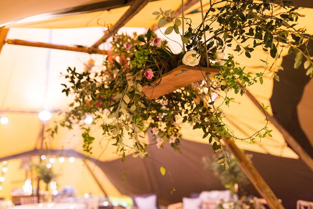 PapaKata Tipi with Wooden Swing