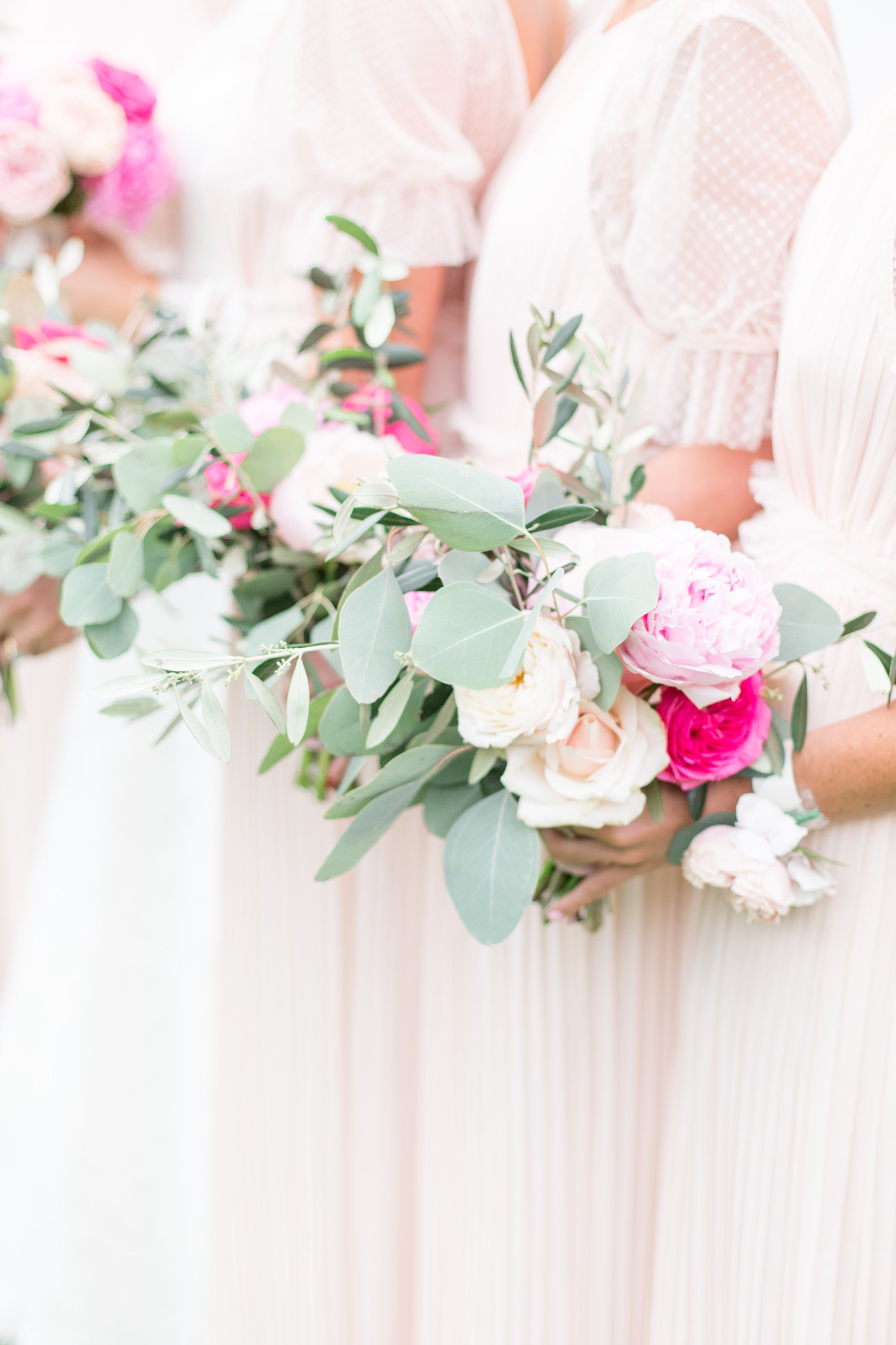 Hannah & Tom Stunning PapaKåta Sperry Tent Wedding in West Horsley, Surrey. Captured Beautifully by Helen Warner Photography; Gorgeous Bridal Blooms