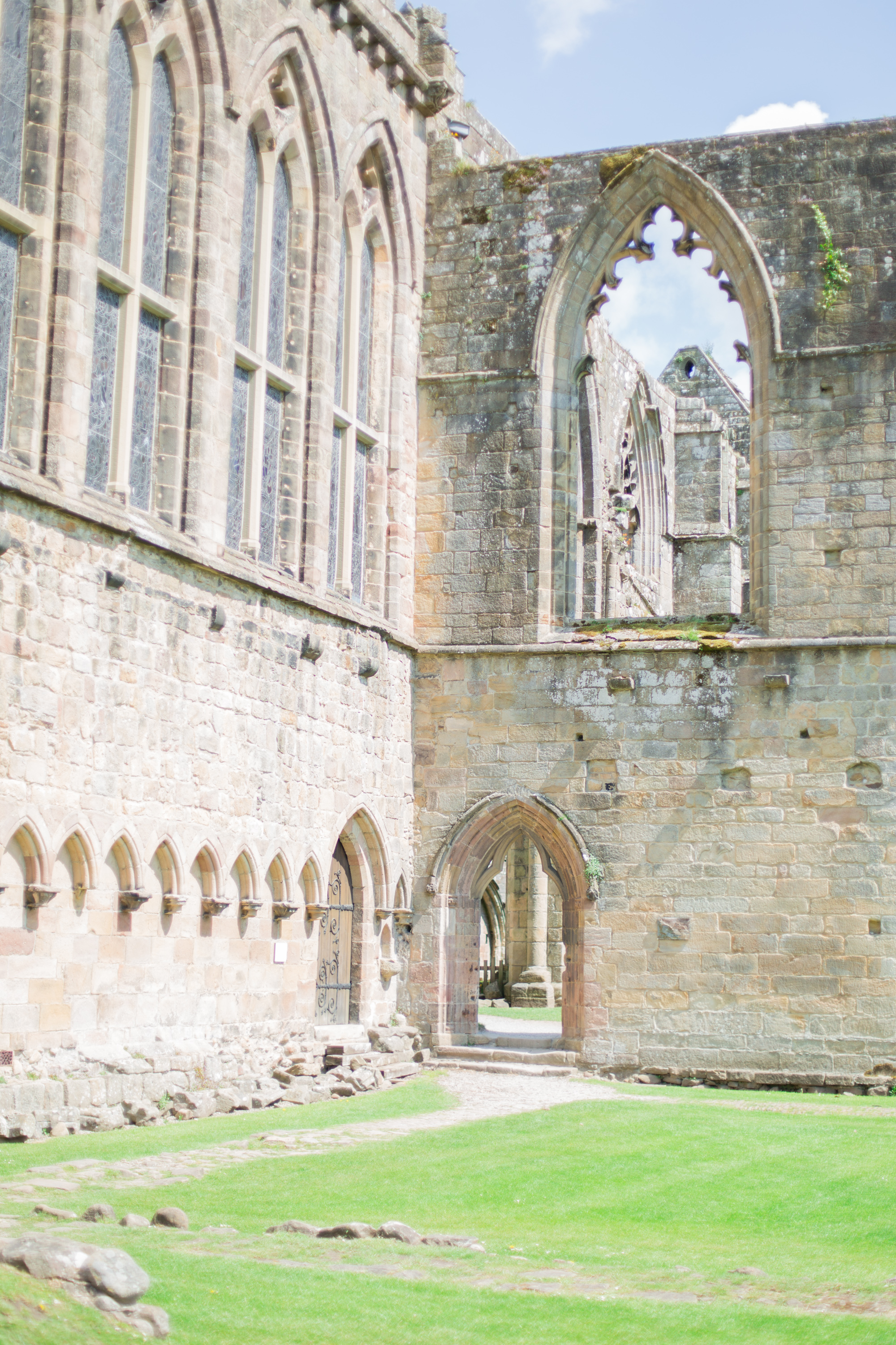 Jess & Rob's stunning PapaKåta Tipi Tent Wedding in Ilkley, West Yorkshire. Photography by Helen Warner; Wedding Venues in England