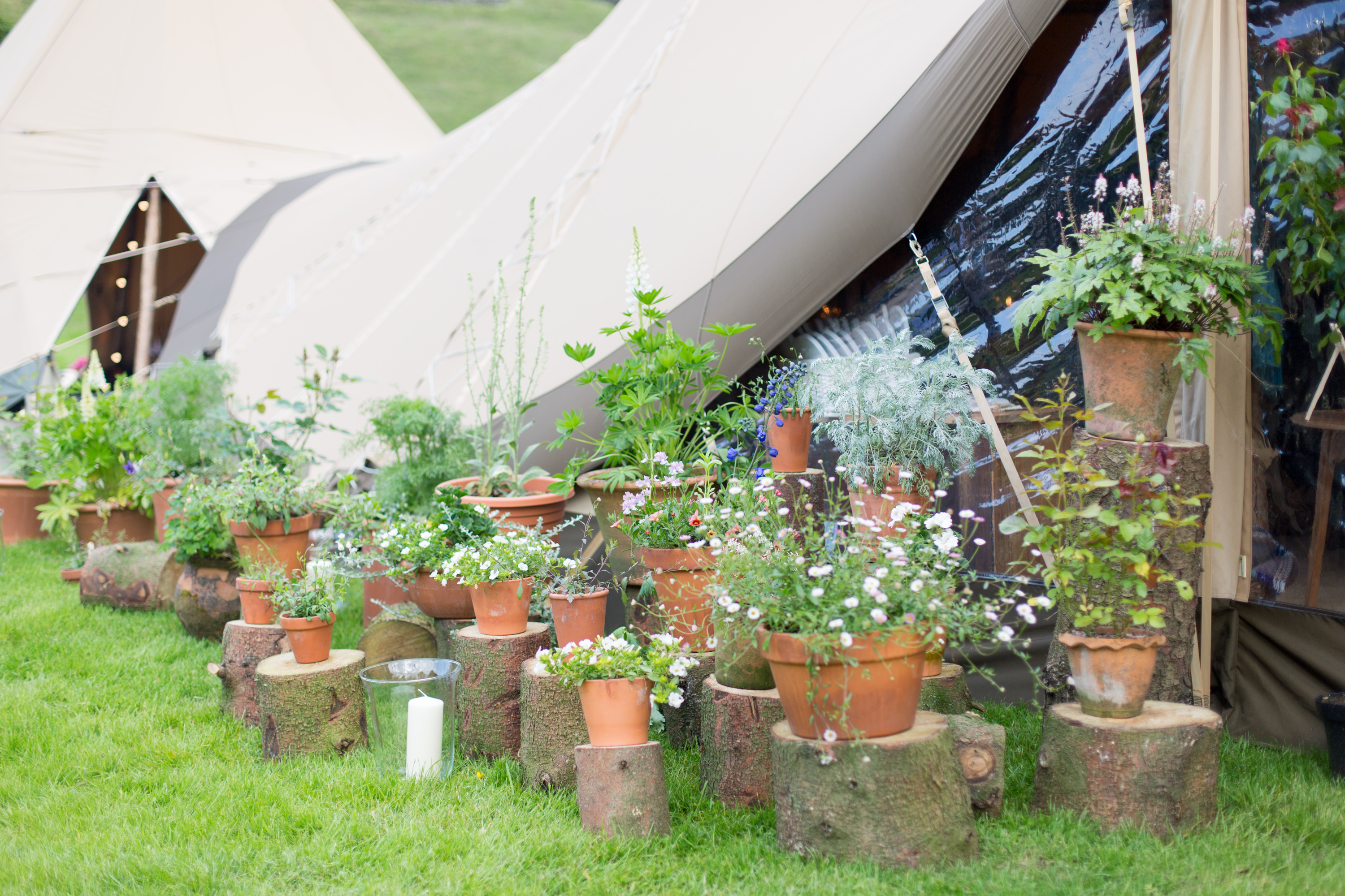 Jess & Rob's stunning PapaKåta Tipi Tent Wedding in Ilkley, West Yorkshire. Photography by Helen Warner; Garden style Decor