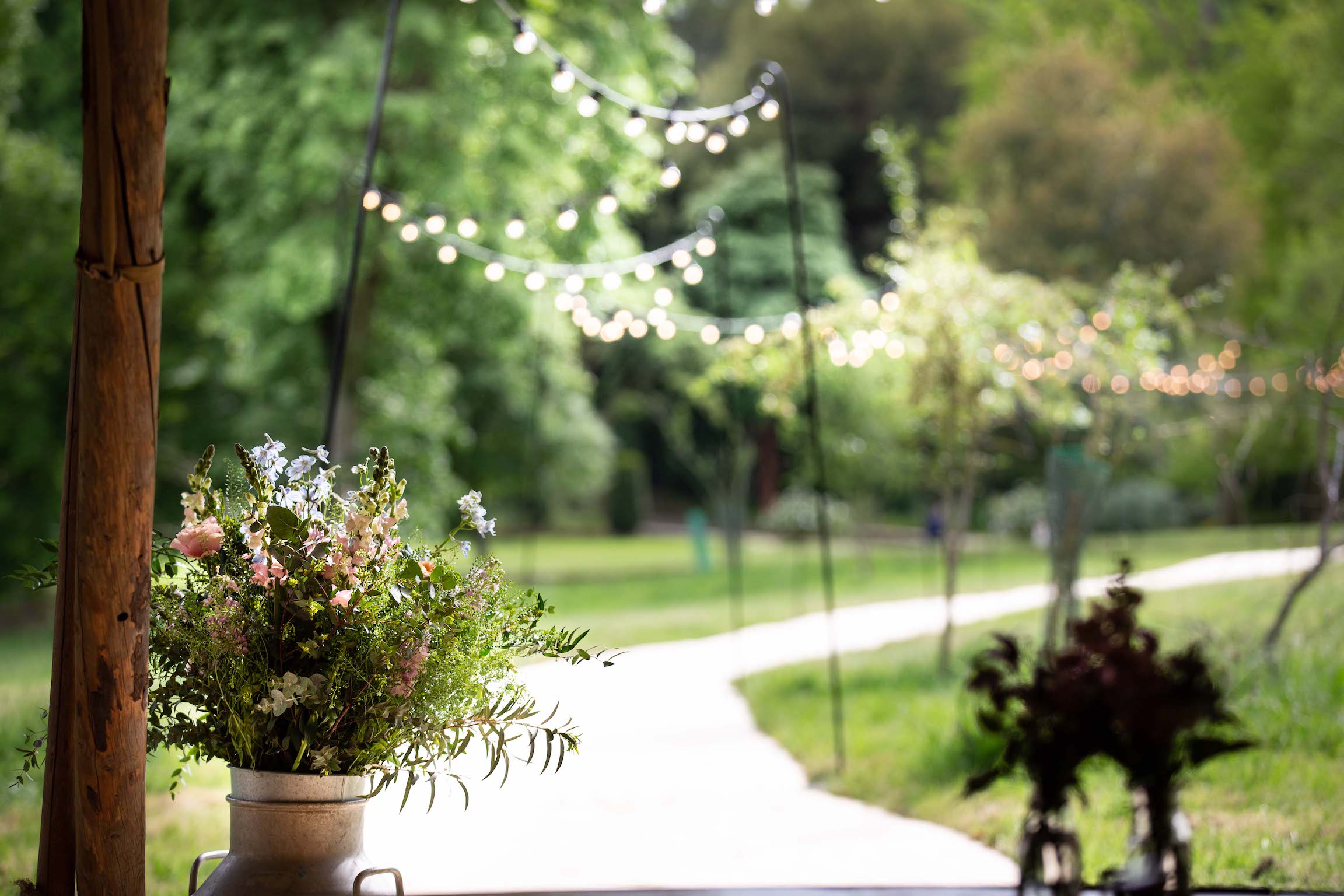 Fay & Mike Gorgeous PapaKåta Tipi Wedding at Cornwell Manor in the Cotswolds. Photographed by Alice Morgan Photography; Festoon Walkway