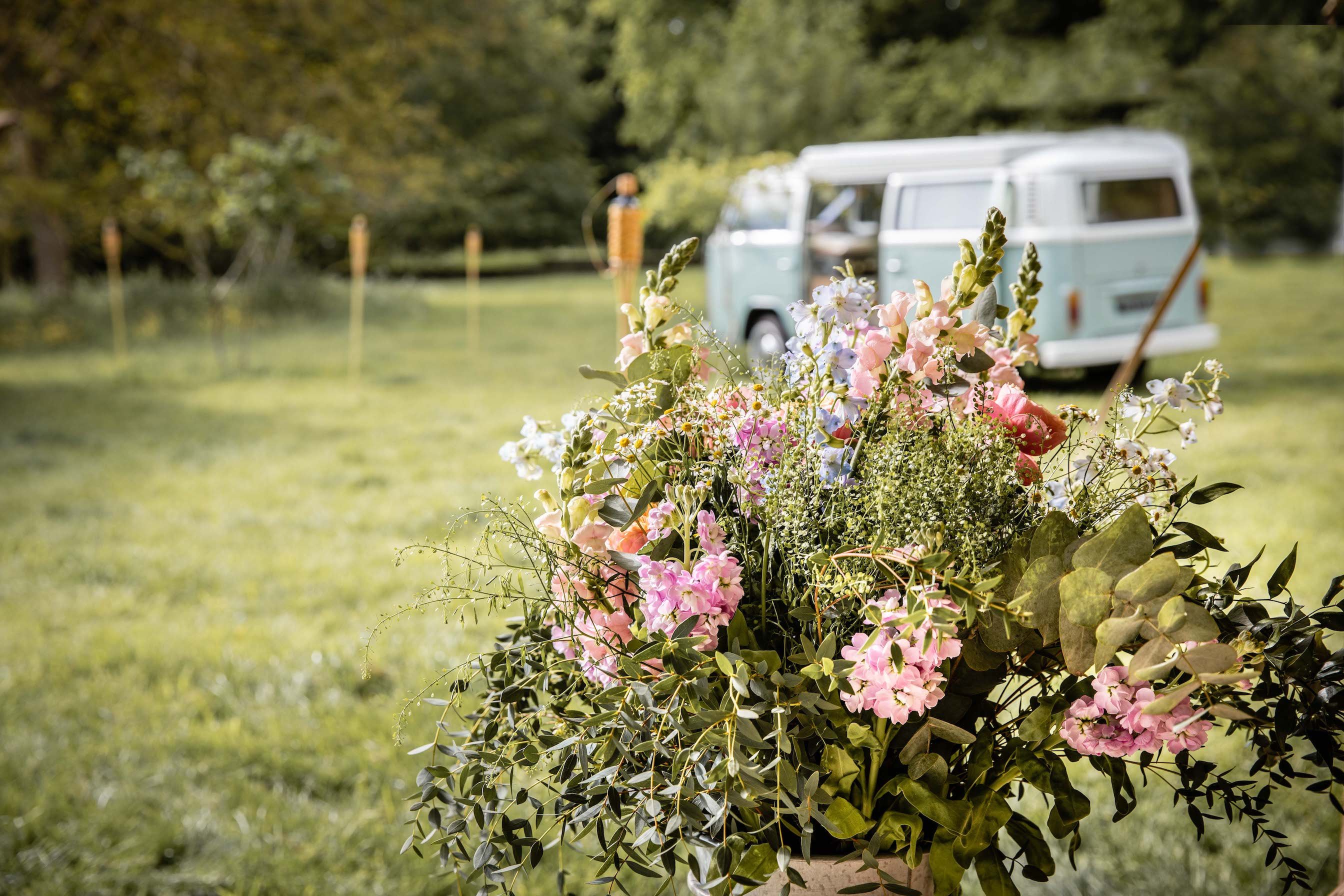 Fay & Mike Gorgeous PapaKåta Tipi Wedding at Cornwell Manor in the Cotswolds. Photographed by Alice Morgan Photography; Gorgeous Country Florals