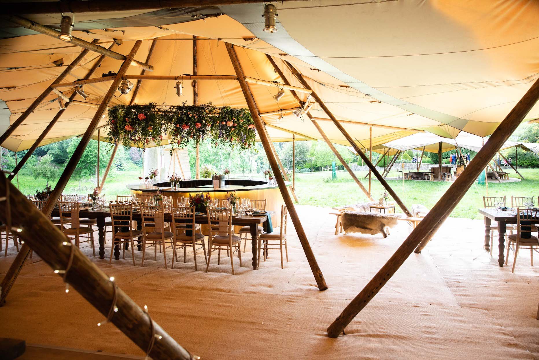 Fay & Mike Gorgeous PapaKåta Tipi Wedding at Cornwell Manor in the Cotswolds. Photographed by Alice Morgan Photography; Tipi Interior