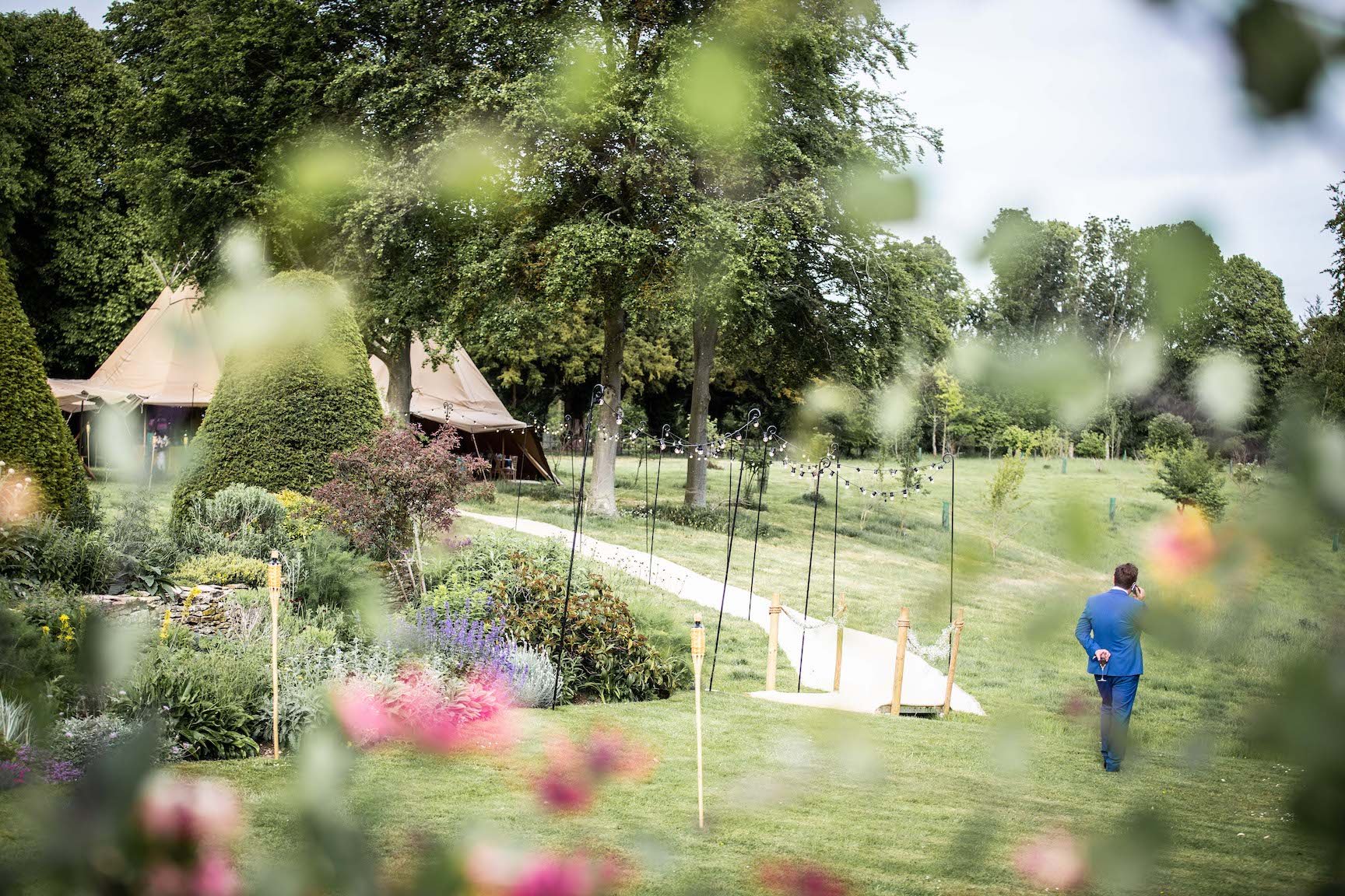Fay & Mike Gorgeous PapaKåta Tipi Wedding at Cornwell Manor in the Cotswolds. Photographed by Alice Morgan Photography; Stunning Grounds