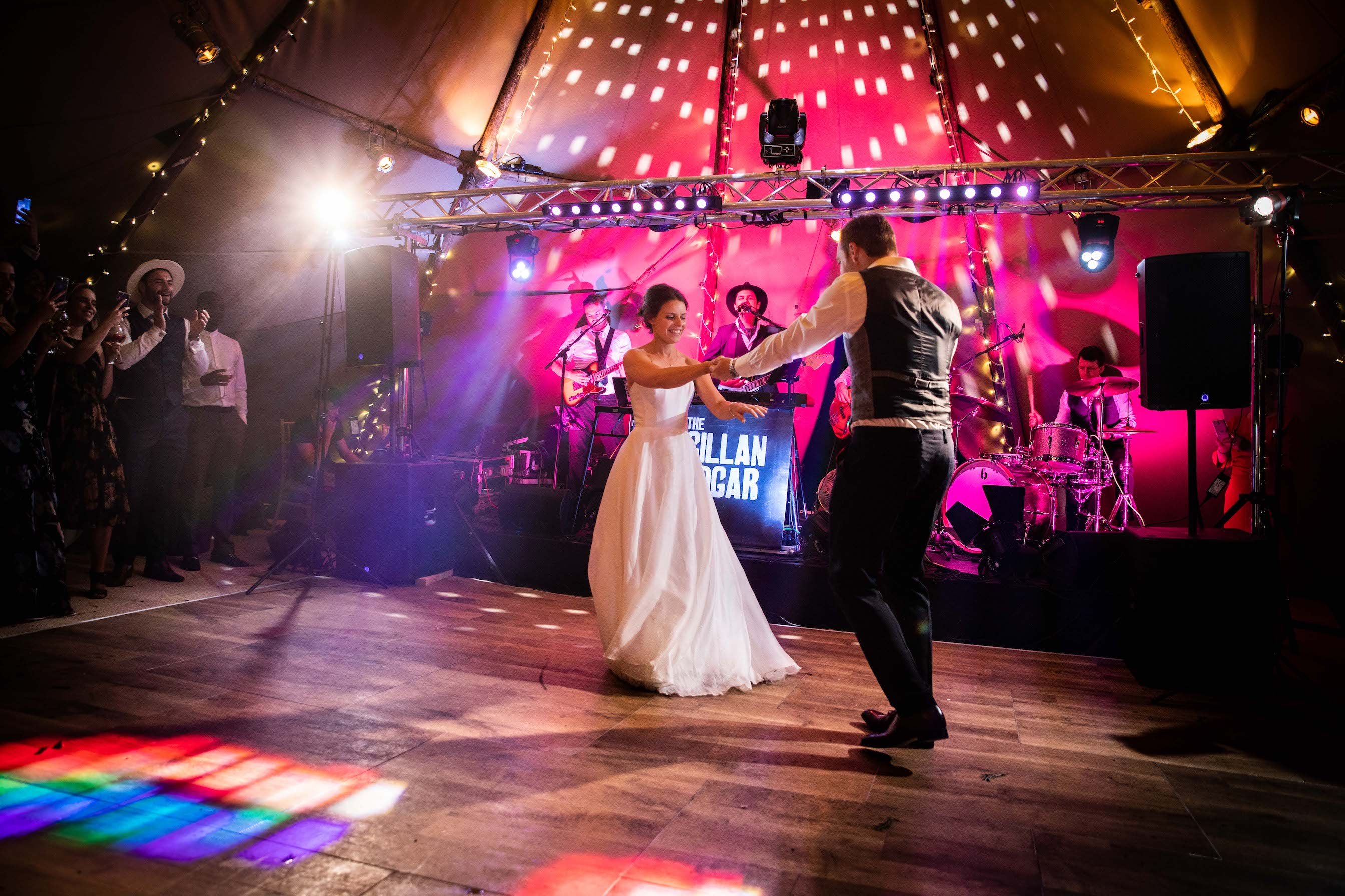 Fay & Mike Gorgeous PapaKåta Tipi Wedding at Cornwell Manor in the Cotswolds. Photographed by Alice Morgan Photography; First Dance