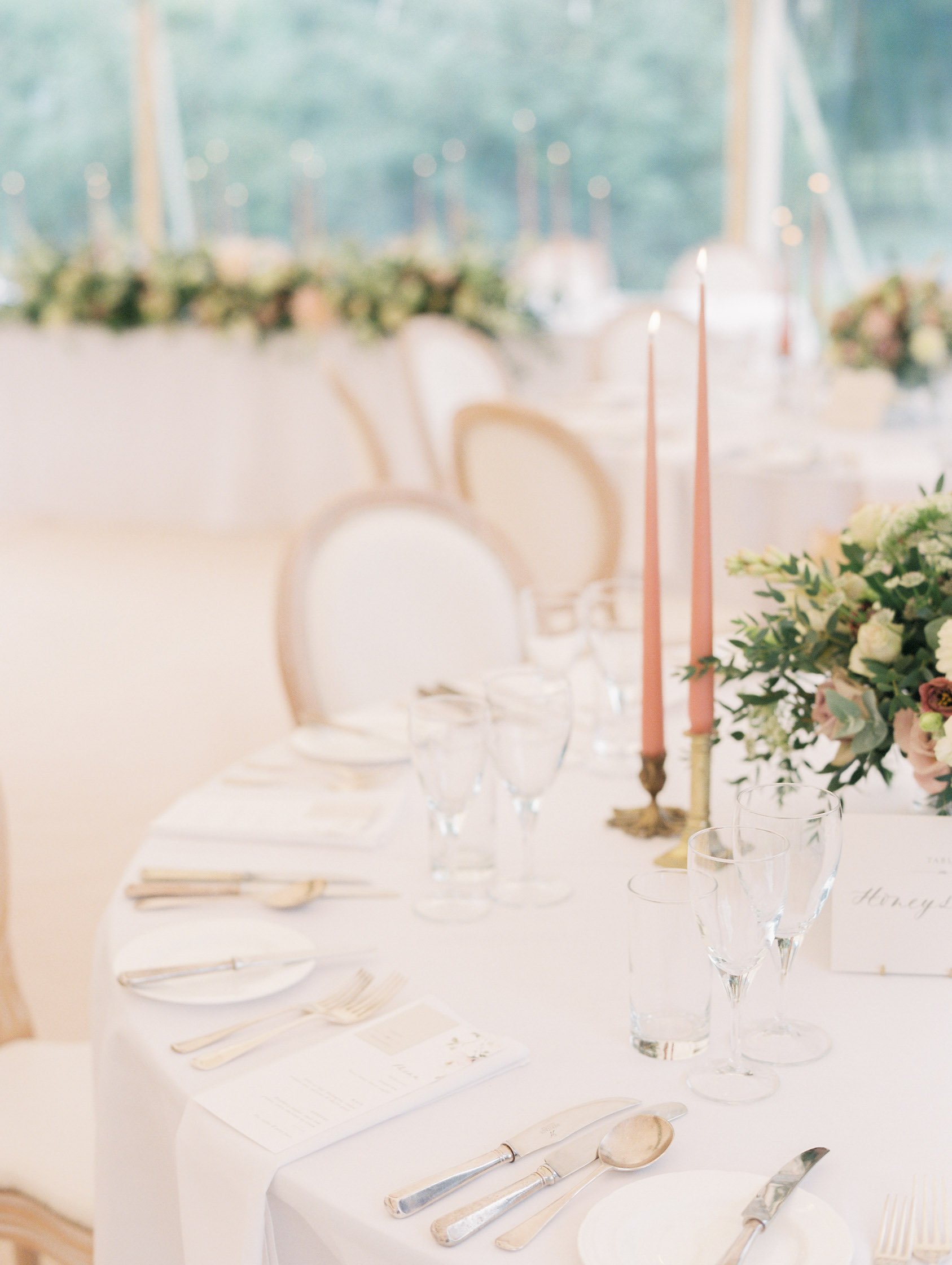 Jules & Shaun Beautiful PapaKåta Sperry Tent Wedding at Langar Hall. Photographed by Hannah Duffy Photography; Table Decor 