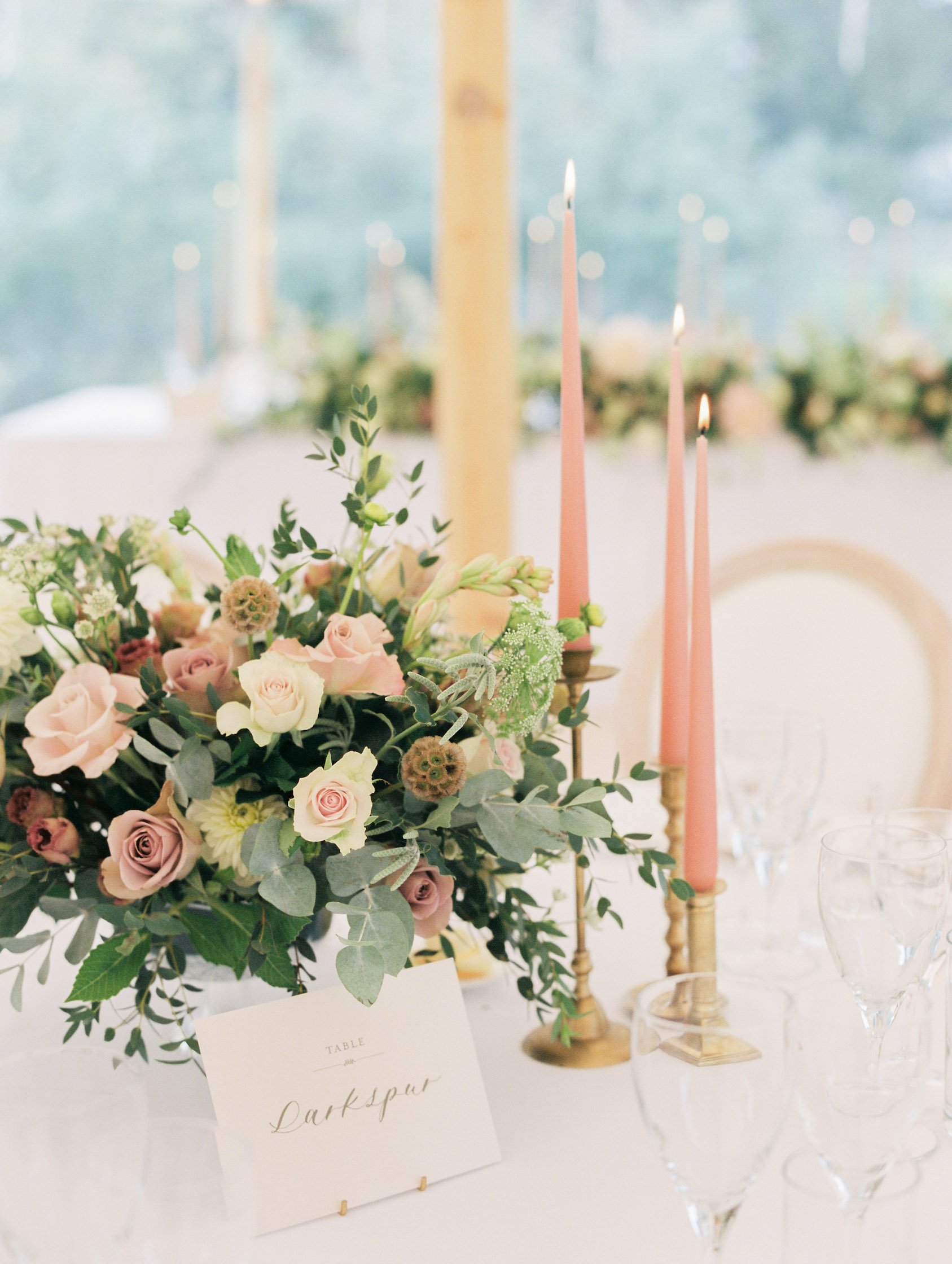 Jules & Shaun Beautiful PapaKåta Sperry Tent Wedding at Langar Hall. Photographed by Hannah Duffy Photography; Stunning Florals