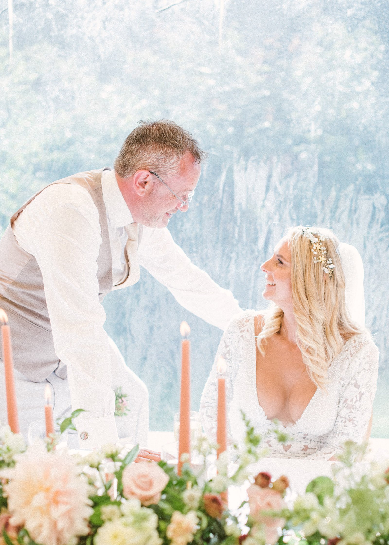 Jules & Shaun Beautiful PapaKåta Sperry Tent Wedding at Langar Hall. Photographed by Hannah Duffy Photography; The New Mr & Mrs
