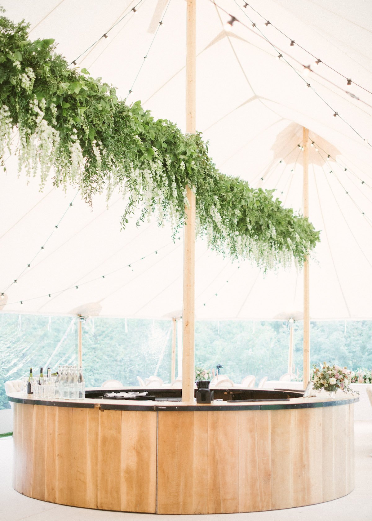 Jules & Shaun Beautiful PapaKåta Sperry Tent Wedding at Langar Hall. Photographed by Hannah Duffy Photography; Floral Beam