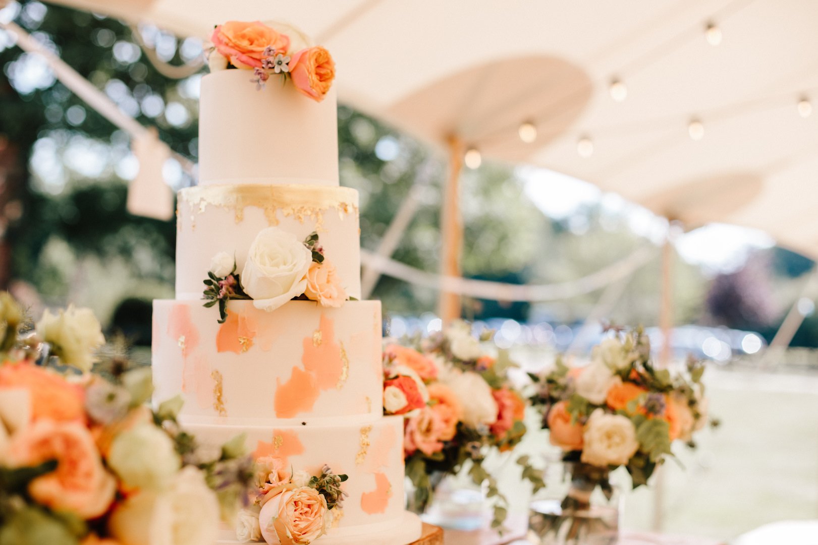 Georgina & James Stunning PapaKåta Sperry Tent Wedding in Finchampstead, Berkshire. Photography by Fresh Shoot Studios; Cake & Flowers Details